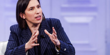 'Lei dice purtroppo c'è la Costituzione