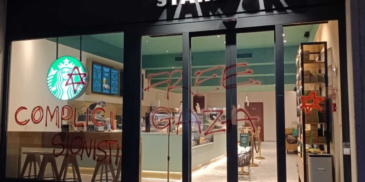 Sono comparse anche sulle vetrine di uno Starbucks