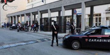 Minorenne sorpreso da un'insegnante