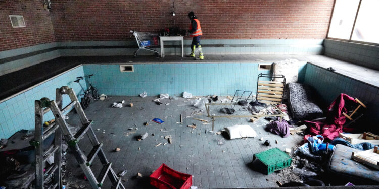 In 28 identificati dalla polizia