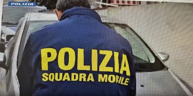 Gestivano dal rifornimento alle consegne a domicilio. Stese contro i rivali