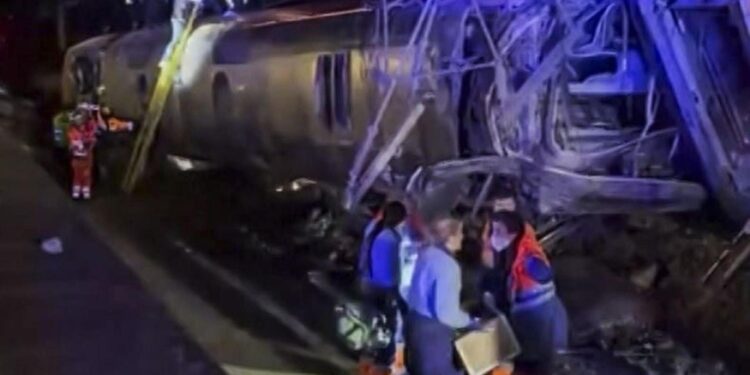 La madre di una superstite in uno dei treni coinvolti all'incidente ferroviario