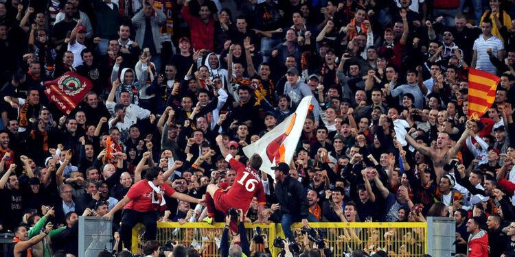 Domenica scorsa gli scontri in autostrada tra i supporter viola e quelli giallorossi