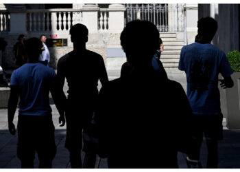 L'episodio vicino piazza Bologna. Domani un Consiglio di classe straordinario