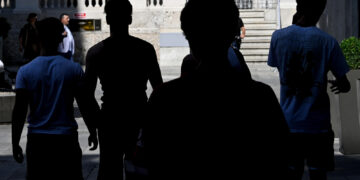 L'episodio vicino piazza Bologna. Domani un Consiglio di classe straordinario