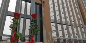 Omaggio dei volontari che portano lavoro dietro le sbarre