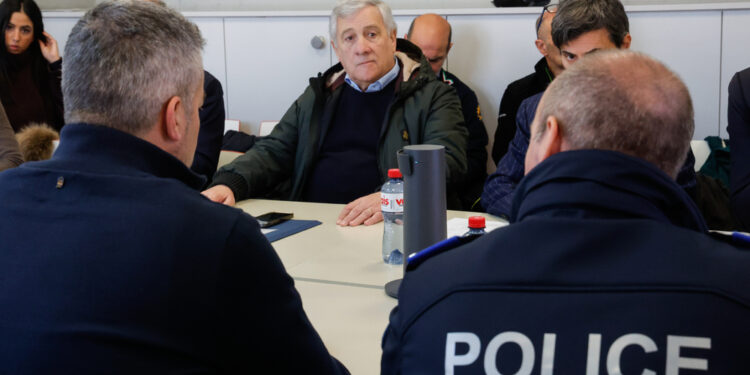 'L'uso di piccoli fuochi d'artificio nel locale non sembra una scelta responsabile'