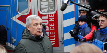 'Mi pare privo di senso mettere fuochi pirotecnici in un posto al chiuso'