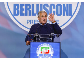 'Dobbiamo diventare il centro non del centrodestra ma della politica'