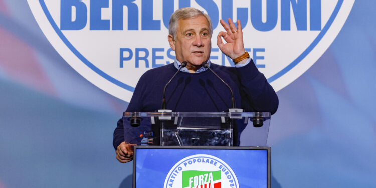 'Dobbiamo diventare il centro non del centrodestra ma della politica'