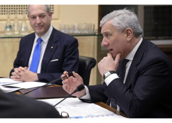 'Tutti gli altri lascino il Paese'