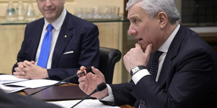 'Tutti gli altri lascino il Paese'