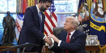 Axios: 'Non è chiaro di che parlino e con quale frequenza'