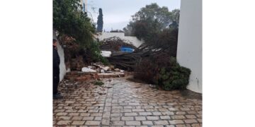 'Comune a rischio'. Evacuazioni e strade chiuse dopo piogge eccezionali