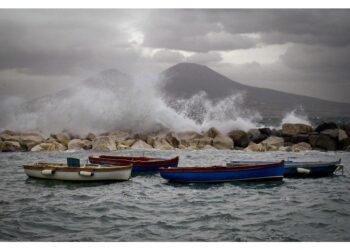 Collegamenti difficili per onde alte anche oltre 3 metri