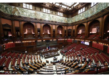 I sì sono stati 122. Le opposizioni si sono astenute