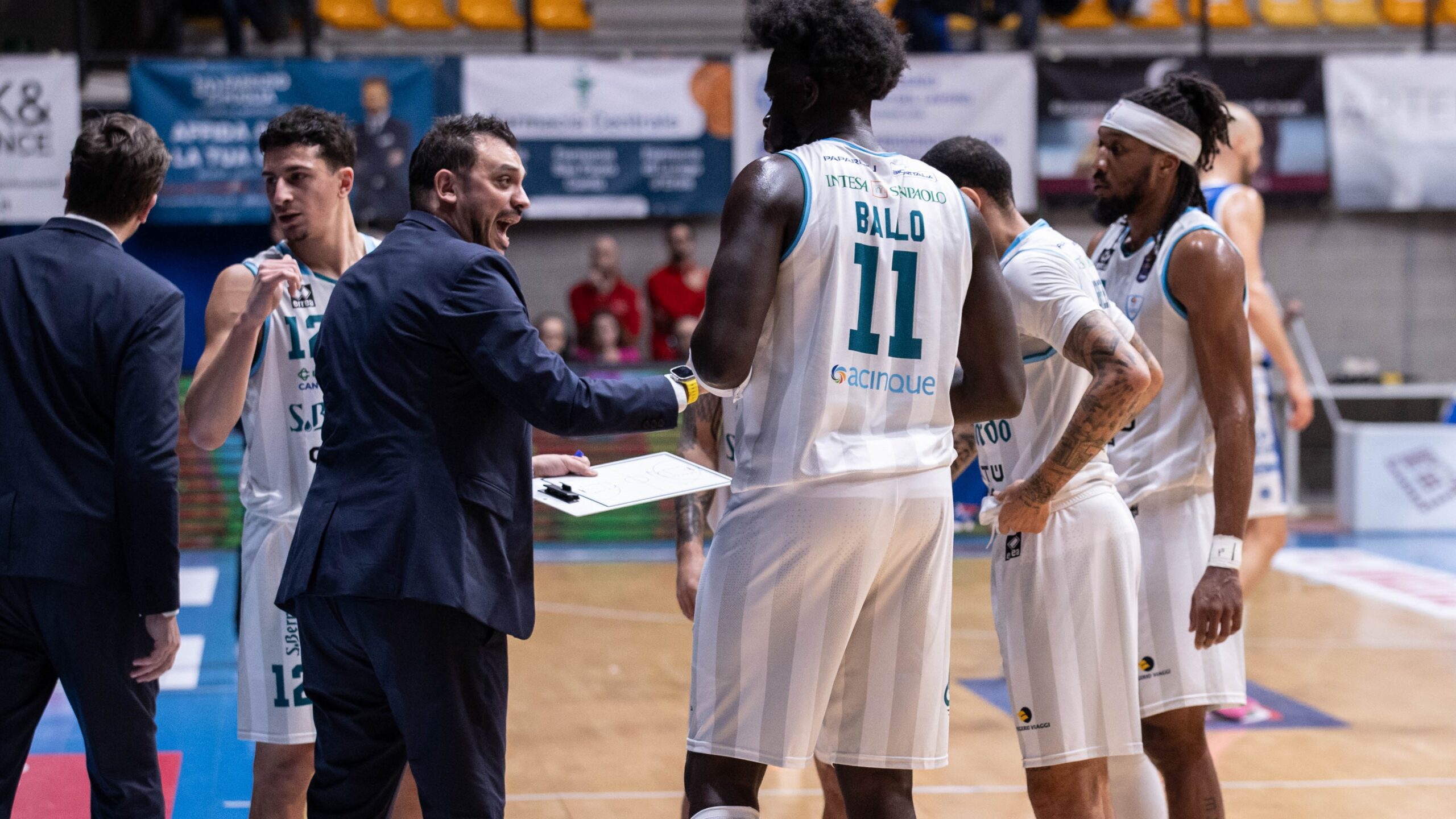 Cantù congeda coach Brienza, al suo posto è in pole position De Raffaele