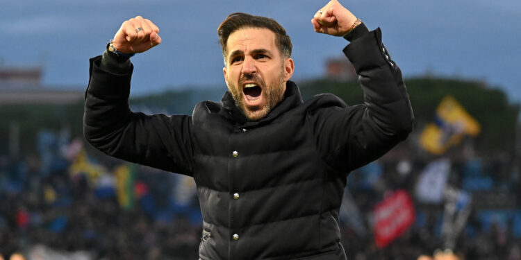 La gioia di mister Cesc Fabregas al termine del match di Pisa (foto Roberto Colombo)