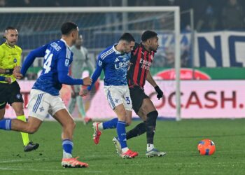 La sfida tra Como e Milan allo stadio Sinigaglia (foto Roberto Colombo)