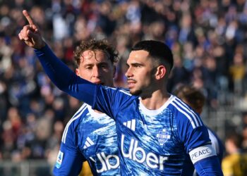 Da Cunha esulta dopo aver segnato la rete decisiva (foto Colombo)