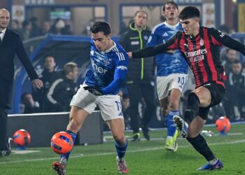 Un duello tra il graco Douvikas e Bartesaghi (foto Roberto Colombo)