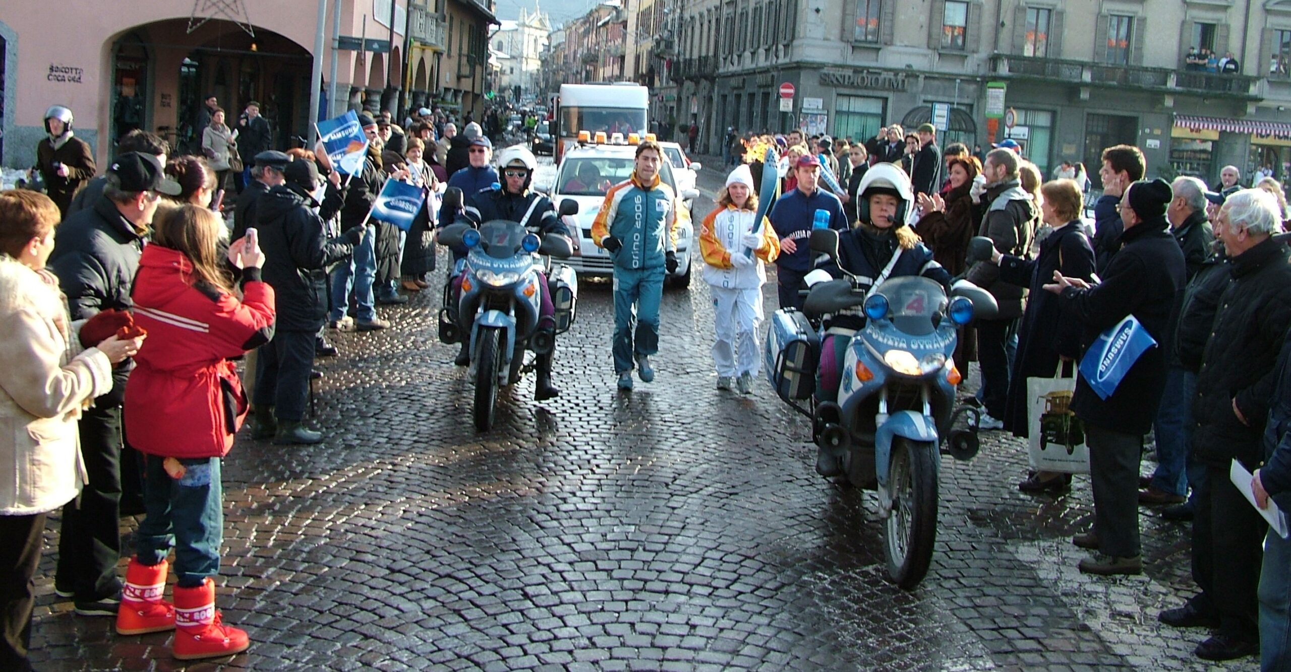 Fiamma Olimpica a Como con Fabregas, Lehmann, Moraschini e Zanetti