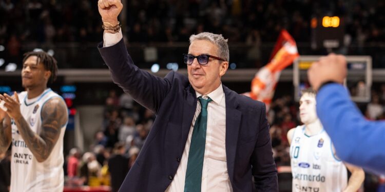 Walter De Raffaele, tecnico della Pallacanestro Cantù