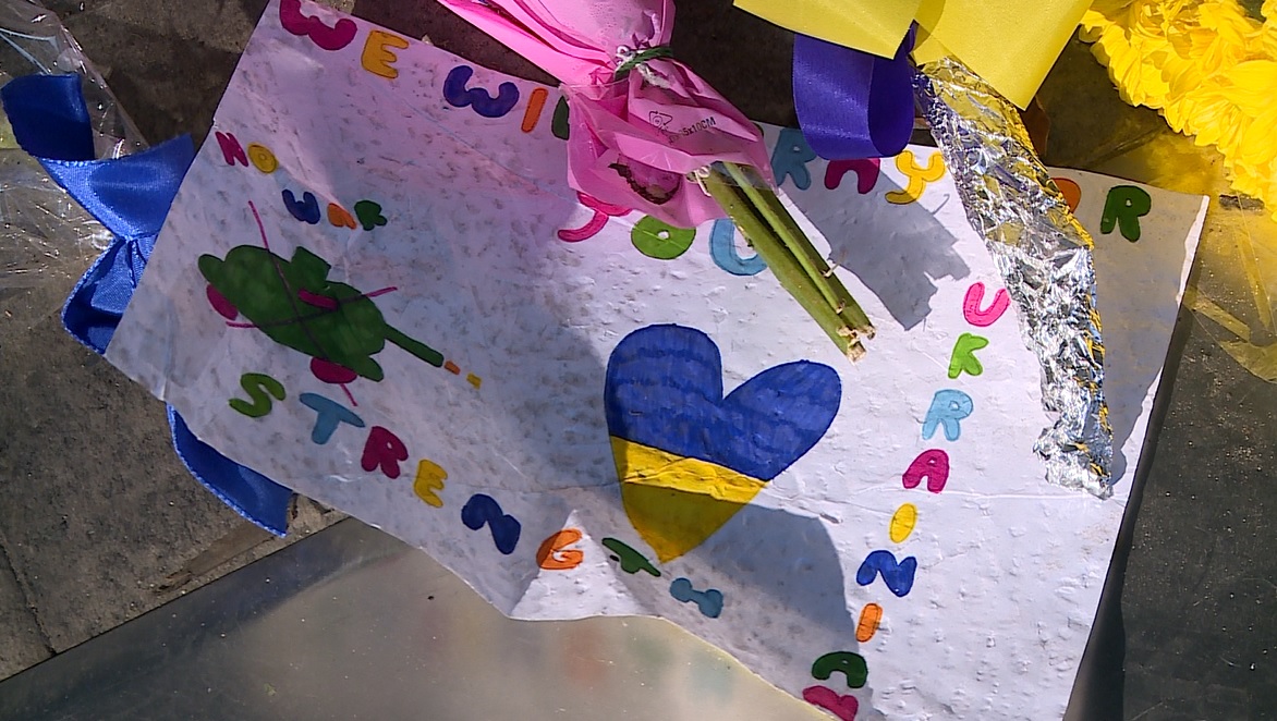 Da Cantù all’Ucraina per combattere al fronte. Designer 25enne lascia casa e diventa soldato volontario: “Rischio di morire, ma non potevo restare indifferente”