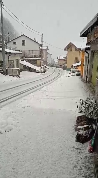 Questa immagine ha l'attributo alt vuoto; il nome del file è neve-Val-Cavargna.jpg
