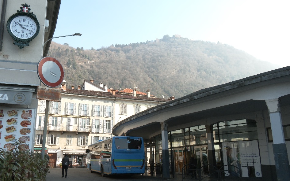 Como, torna a segnare il tempo l’orologio storico di piazza Matteotti. Il restauro finanziato da Asf Autolinee