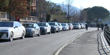 parcheggi pieni viale Geno