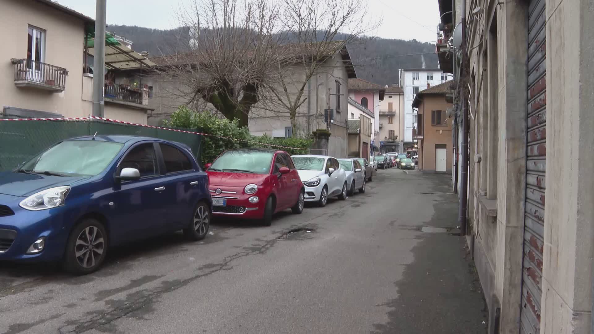 Como, sosta a pagamento in via Pompeo Marchesi, classificata come privata. Petizione dei residenti