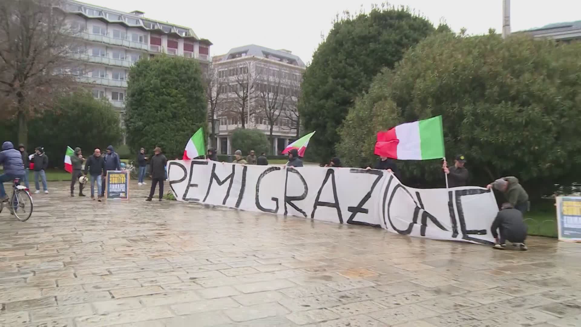 Il comitato “Remigrazione e riconquista” a Como, contromanifestazione in piazza Perretta