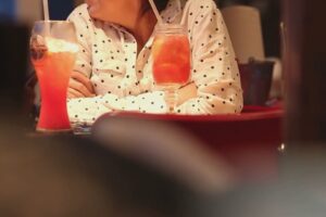 Domaso, bar trasformati in discoteche. Stretta sui locali con musica dal vivo, scattano le prime denunce