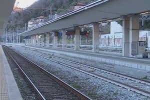 Inizia la tre giorni di scioperi: oggi a rischio gli aerei, domani sera e sabato i treni