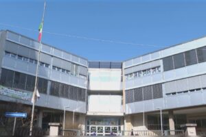 Primaria Corridoni, iscrizioni contro la chiusura. I genitori: “Il Comune ritiri la delibera, la scuola funziona”