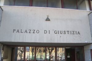 Danneggiamento della teca di Mussolini, avviato il processo a Bellosi. Prossima udienza a giugno