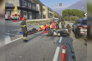 Incidente a Carate Urio, motociclista di 70 anni in condizioni gravissime