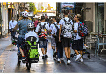 E 55% giovanissimi per più di 3 ore al giorno online