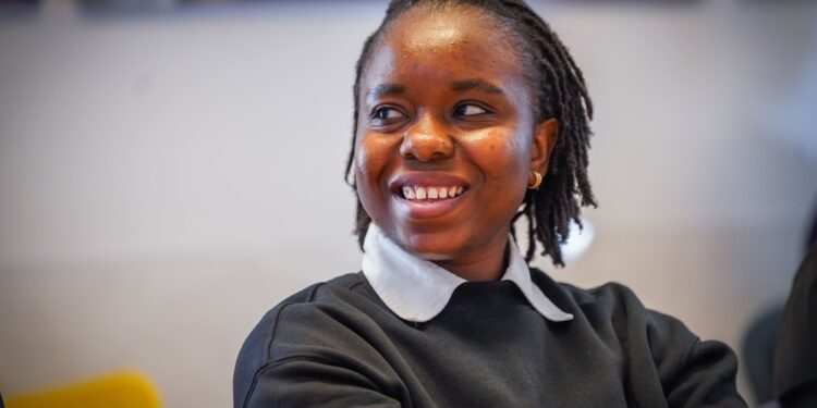 L'attivista per i diritti umani alla 59ª tappa della Fiamma Olimpica in Lombardia