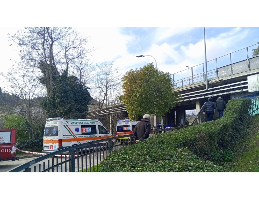 Ad Ascoli due persone trovate morte in una tenda nei pressi del cimitero