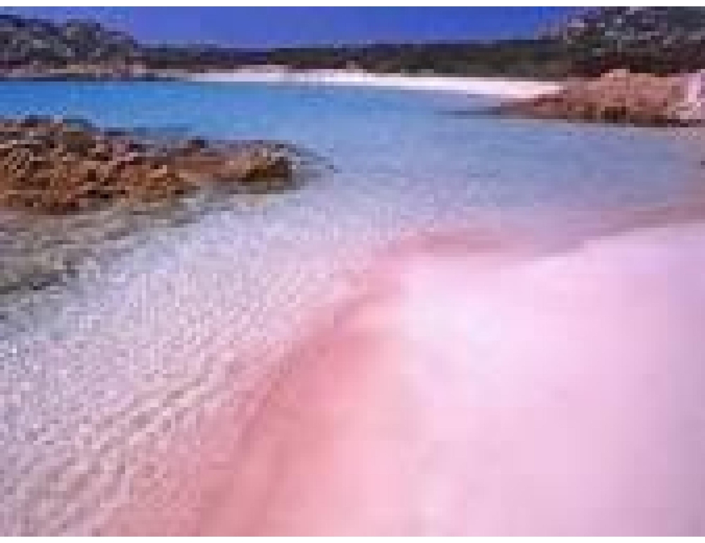 Addio alla casa del guardiano davanti alla spiaggia rosa di Budelli