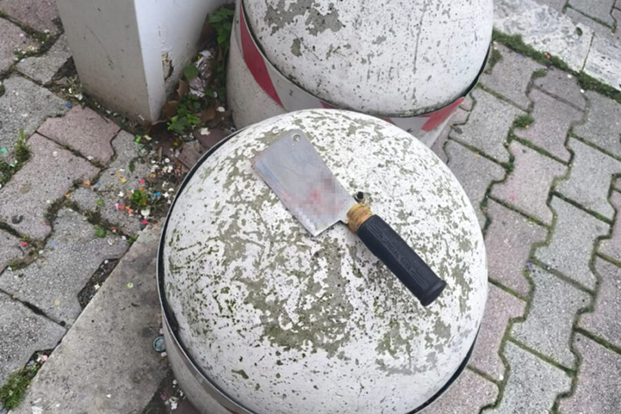 L'episodio a Roma. L'85enne arrestato