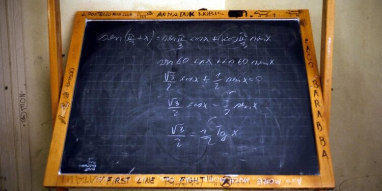 Ragazzino non ancora 14enne disarmato dagli insegnanti. Intervenuti i Carabinieri