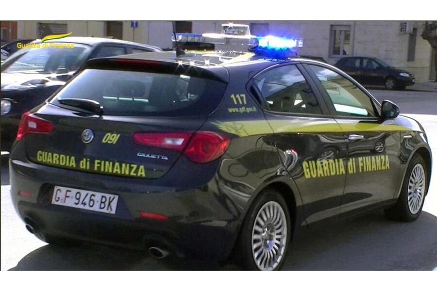 Gdf di Massa ricostruisce guadagni per oltre 200.000 euro