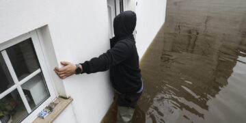 Evacuazioni da nord a sud. L'allerta meteo rimane fino a sabato