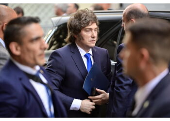 L'annuncio del governo dopo le violente proteste contro la riforma del lavoro