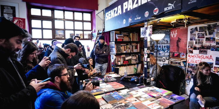 Per gli antagonisti l'opzione è ridare l'edificio sgomberato al quartiere