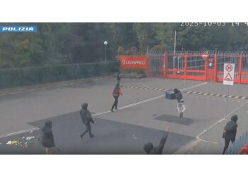 Giovane indagato per resistenza e danneggiamenti