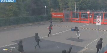 Giovane indagato per resistenza e danneggiamenti